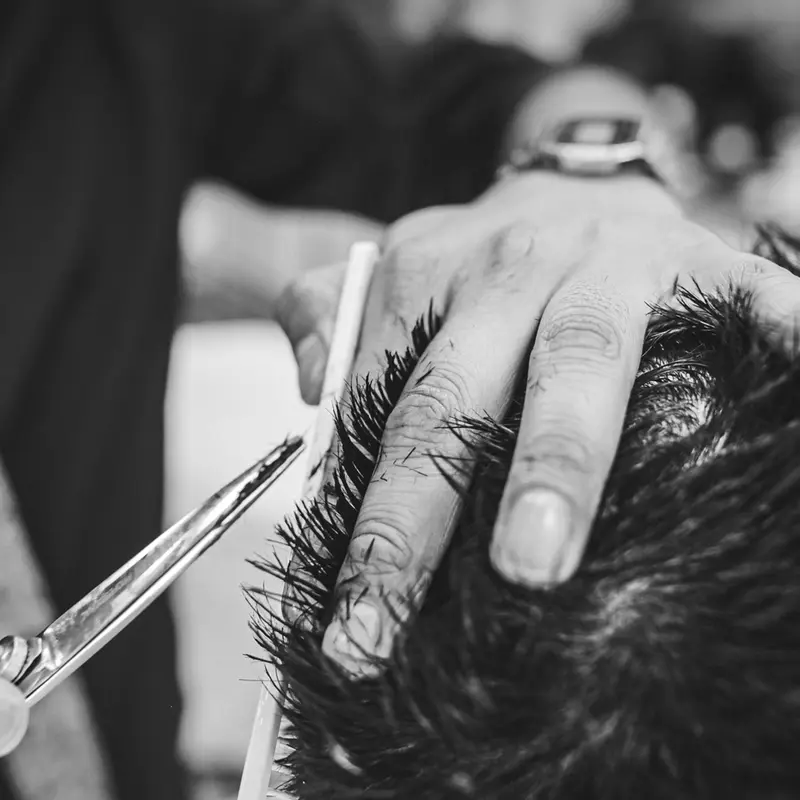 Corte urbano con fade realizado en Jack Barber Studio